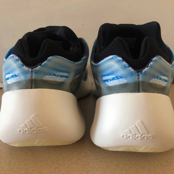 Yeezy Size 7 - Picture 2 of 3